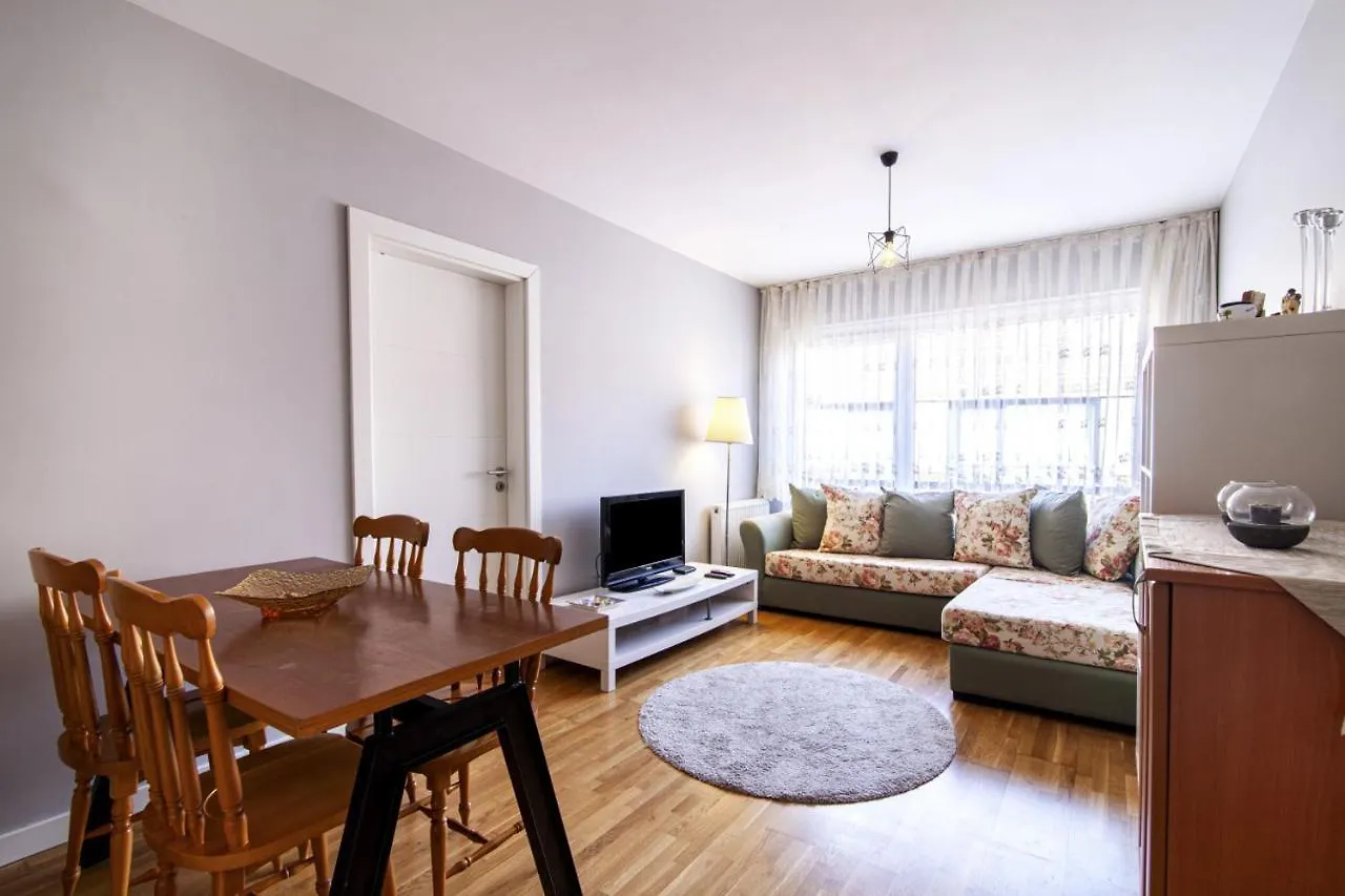 Sleek And Central Flat With Shared Pool In Sisli Istanbul