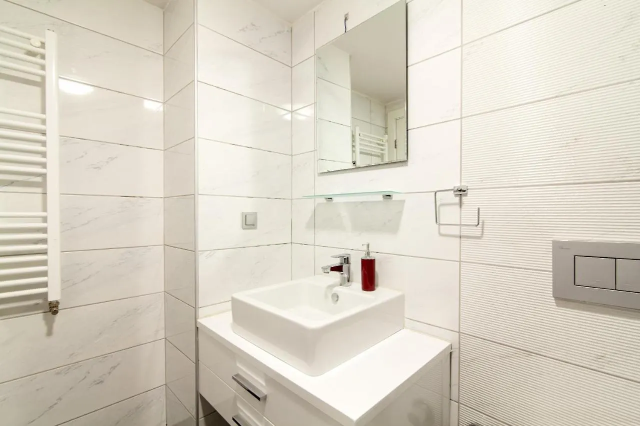 Sleek And Central Flat With Shared Pool In Sisli Istanbul Turkey